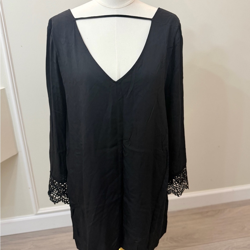 Doe & Rae Black V-Neck Laser-Cut Swim Coverup - Picture 2 of 7